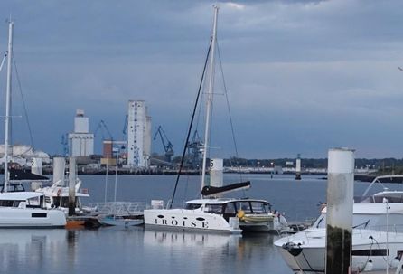 RE 18 manoeuvre catamaran lorient 01
